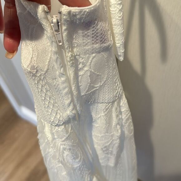 šLastādealāšWhiteālaceādress - Picture 12 of 12